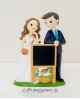 Figura par tarta de novios con pizarra. con referencia MOP-Y62 y un precio de 34,52 € de la sección figura de tarta de boda