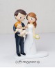 Figura tarta novios con bebé. con referencia MOP-Y551 y un precio de 29,90 € de la sección figura de tarta de boda