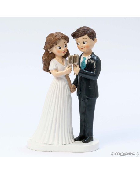 Figura tarta novios brindando novio moreno con referencia MOP-Y218 y un precio de 29,80 € de la sección figura de tarta de boda