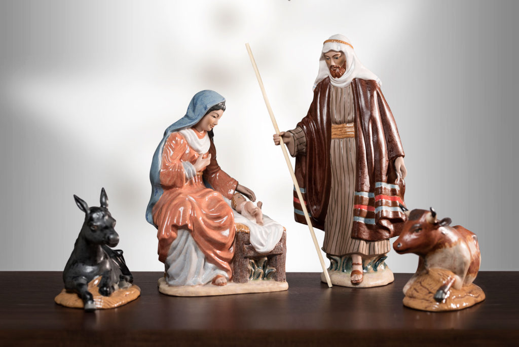 Nacimiento artesanal realizado en porcelana de la firma Arman. Genial como regalo o decoración navideña.
